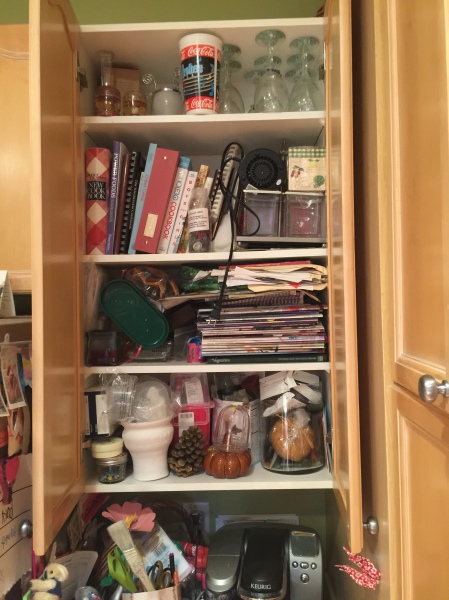 kitchen cabinet clutter